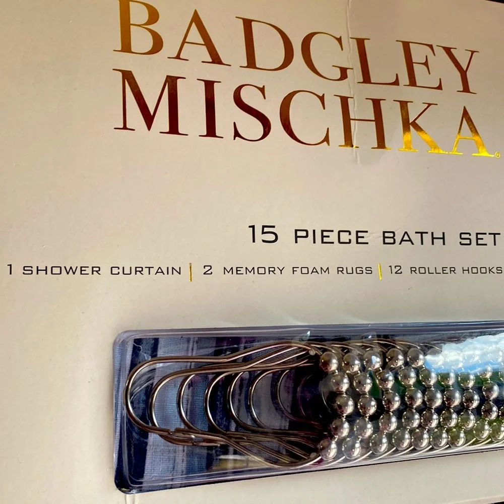 Badgley Mischka bathroom 15 pieces set.